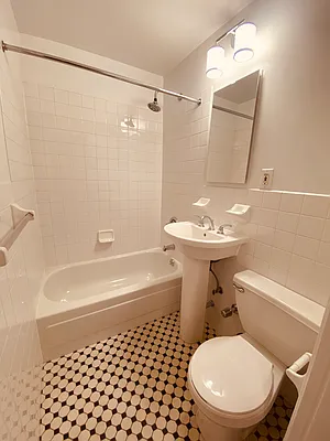 Rented by Metropolis Real Estate of Manhattan | media 13