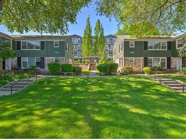 Shorewood — Photo 46