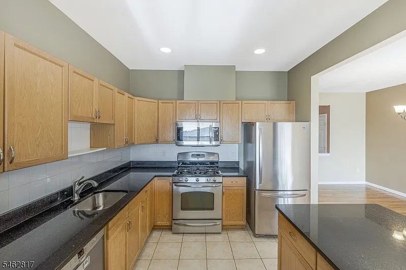 3 bed, 2.5 bath, $3,500 — Photo 4