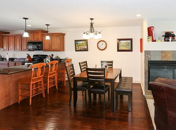 5th image of 1322 E Lake Springs Ln