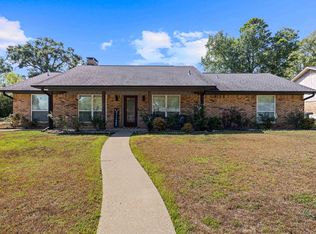 326 E Robinwood Dr, White Oak, TX 75693