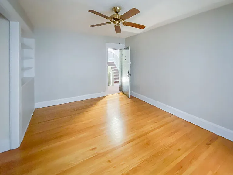 512-20 W. Cornelia — Photo 17
