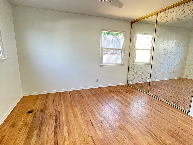 1045 Marvista Ave — Photo 13