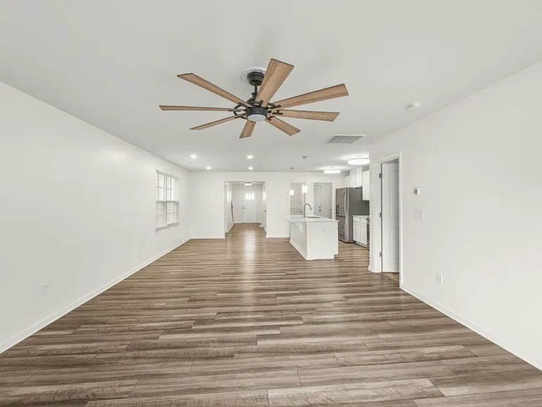 1422 Penrith Ct — Photo 9