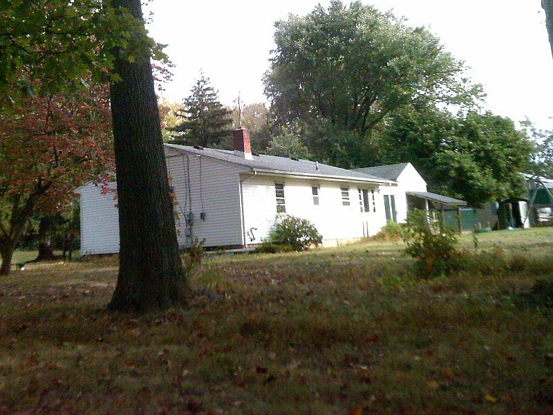 2nd image of 400 Woodfern Rd