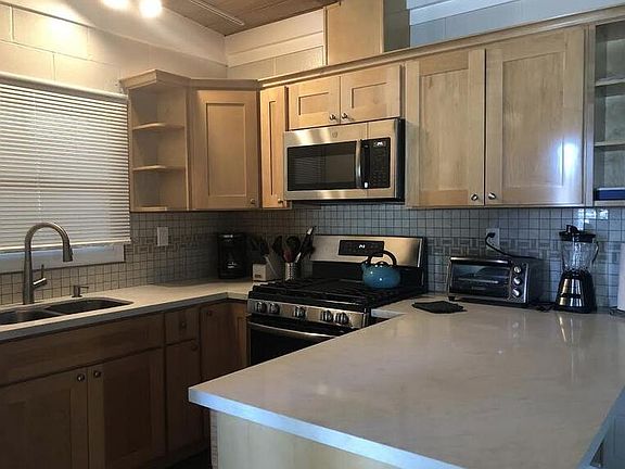 3rd image of 206 1/2 California Ave