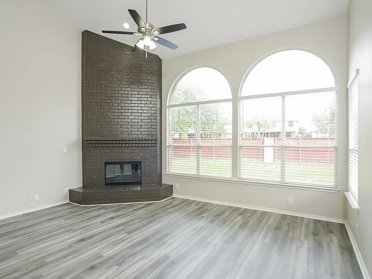 121 Yeager Cir — Photo 5
