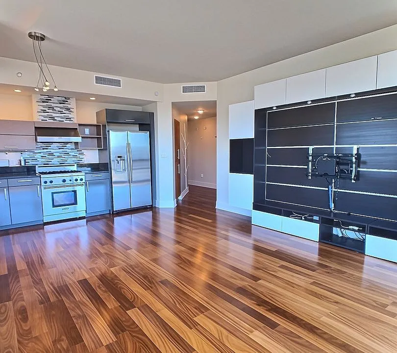 88 E San Fernando St #1811