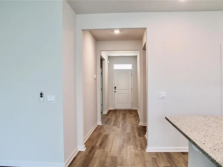 102 Fremont Ln — Photo 2