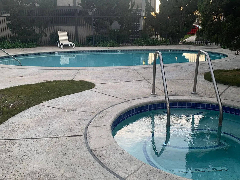150 E Los Angeles Ave #207