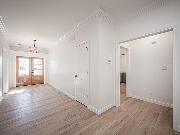 4th image of 3581 Sand Dr