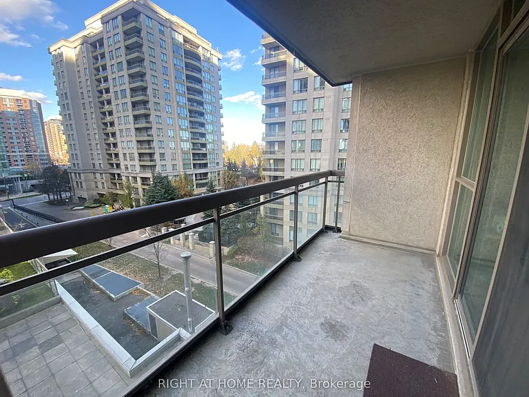 18 Parkview Ave #603 — Photo 17