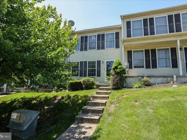 2412 Rob Dr, Mount Joy, PA 17552