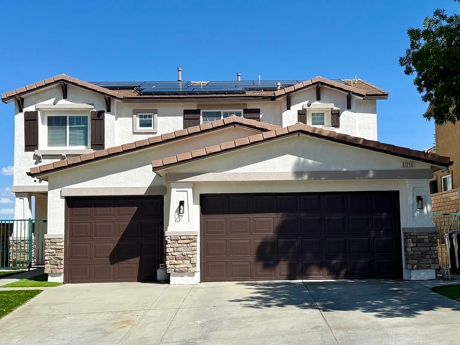 5 bed, 2455 sqft, $4,695 — Photo 1