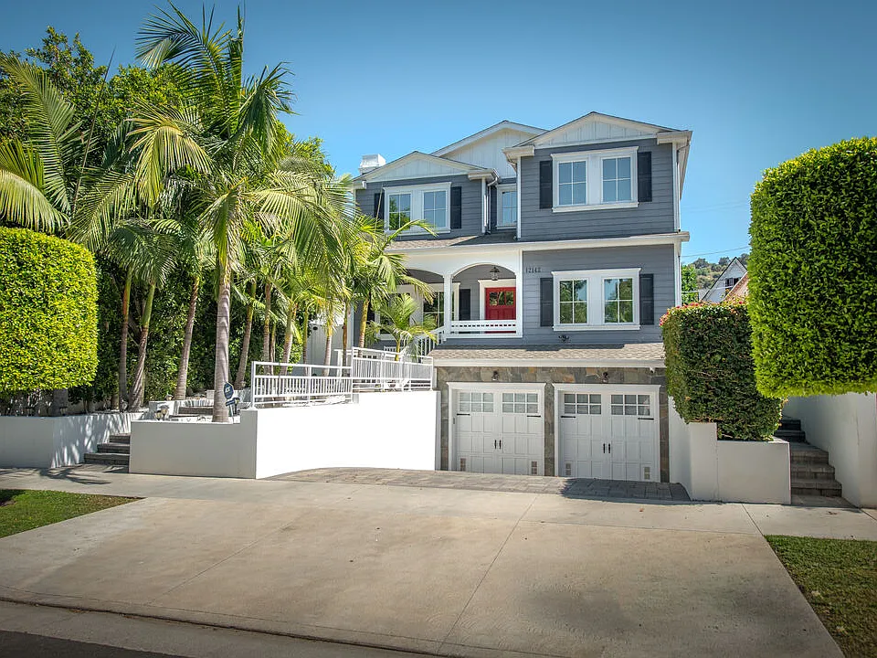 12142 Hollyglen Pl