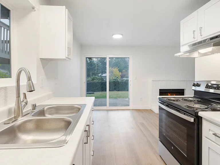 Oak Park Apartments — Photo 14