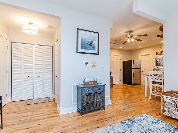 5th image of 4354 N Sacramento Ave #2C