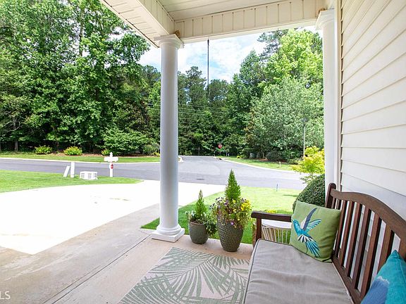 2nd image of 112 Willow Creek Dr