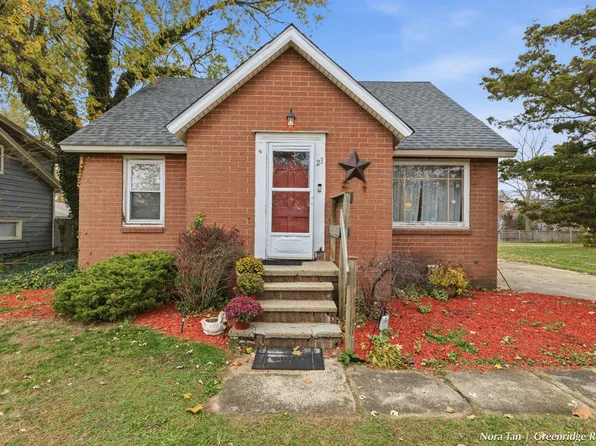23 E 35th St, Holland, MI 49423