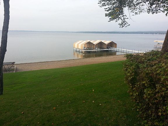 4th image of 940 S Shore Dr