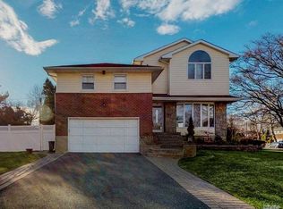 10 Felice Ln, Plainview, NY 11803