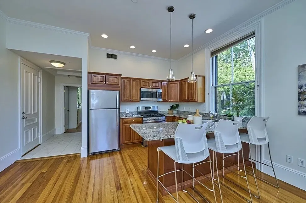 3 bed, 952 sqft, $1,214 — Photo 4