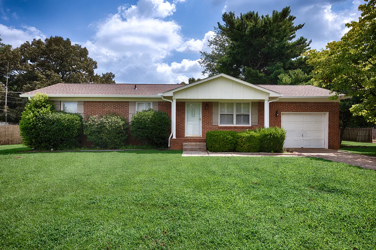 3 bed, 1162 sqft, $1,600 — Photo 1
