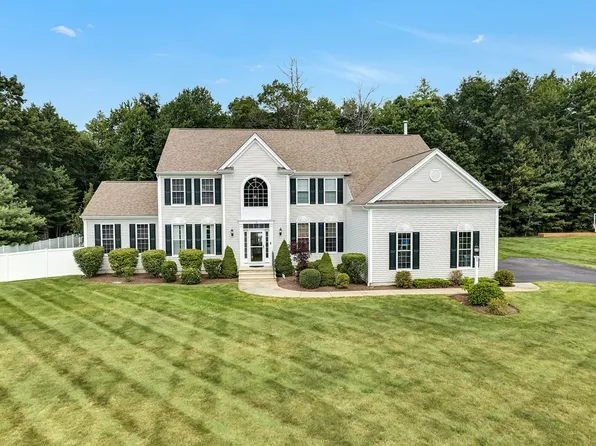 8 Francis Dr, Upton, MA 01568