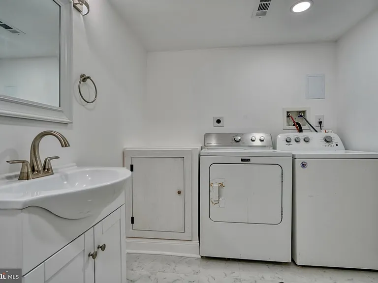 701 Platinum Ave — Photo 36