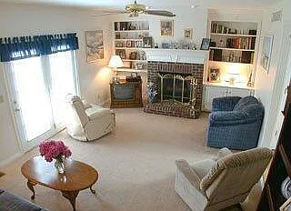 115 Locust Grove Ln — Photo 3