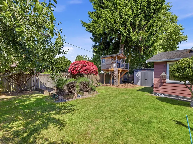 10851 Rosecroft Cres — Photo 26