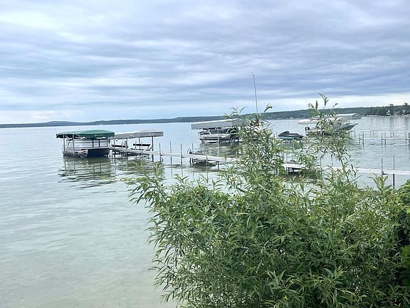 5th image of 1400 Topinabee Shore Dr