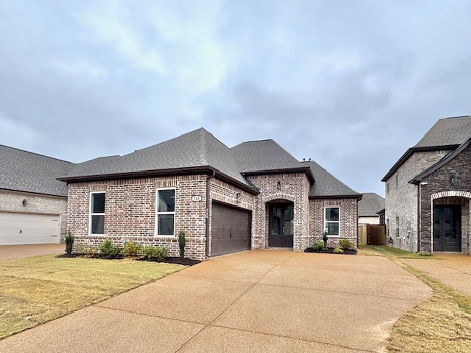 1st image of 568 Rosalie Woods Dr