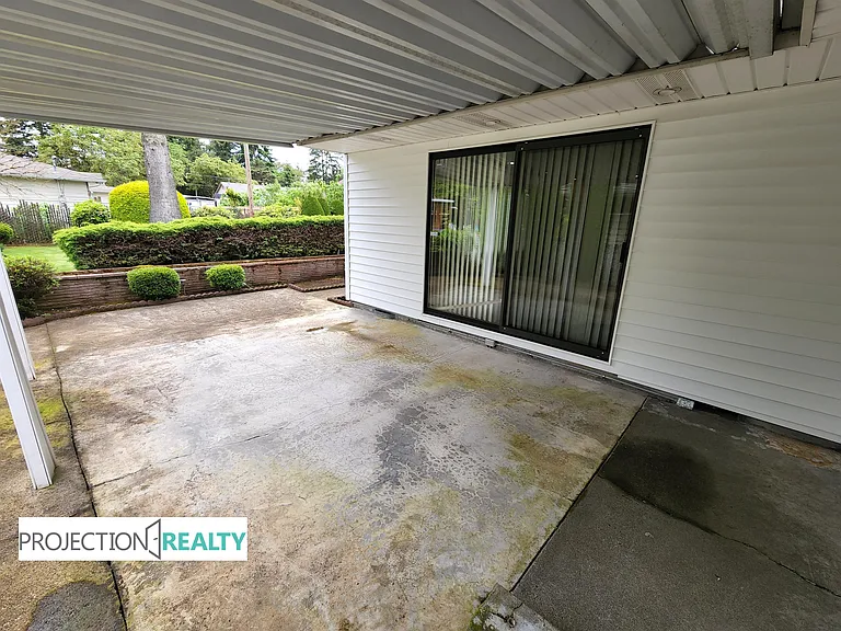 11128 NE Everett St — Photo 3