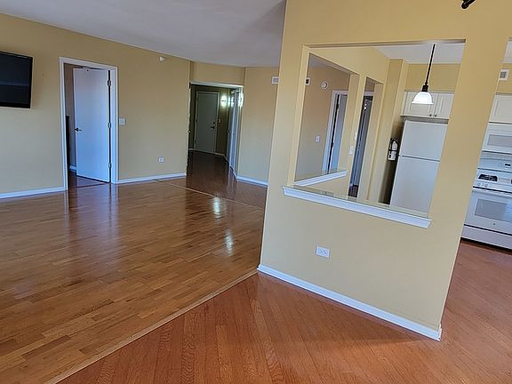 5th image of 1477 E Thacker St APT 502