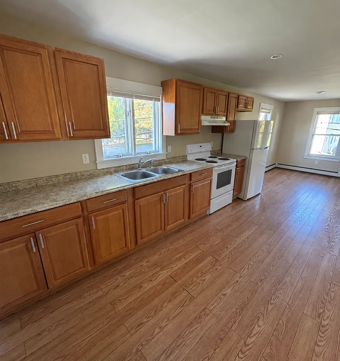 3 bed, 1350 sqft, $2,300 — Photo 4