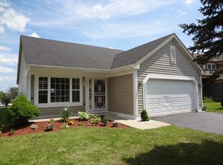 2125 Clarewood Ln, Mundelein, IL 60060