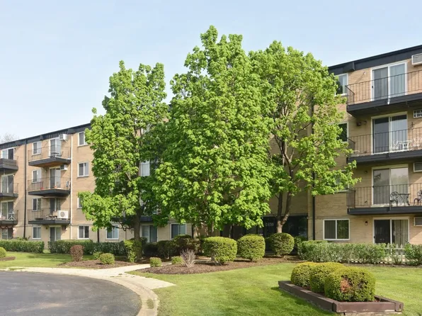 2420 E Brandenberry Ct APT 4C, Arlington Heights, IL 60004