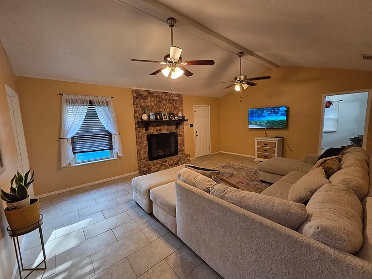 2824 Del Rio Rd W — Photo 5