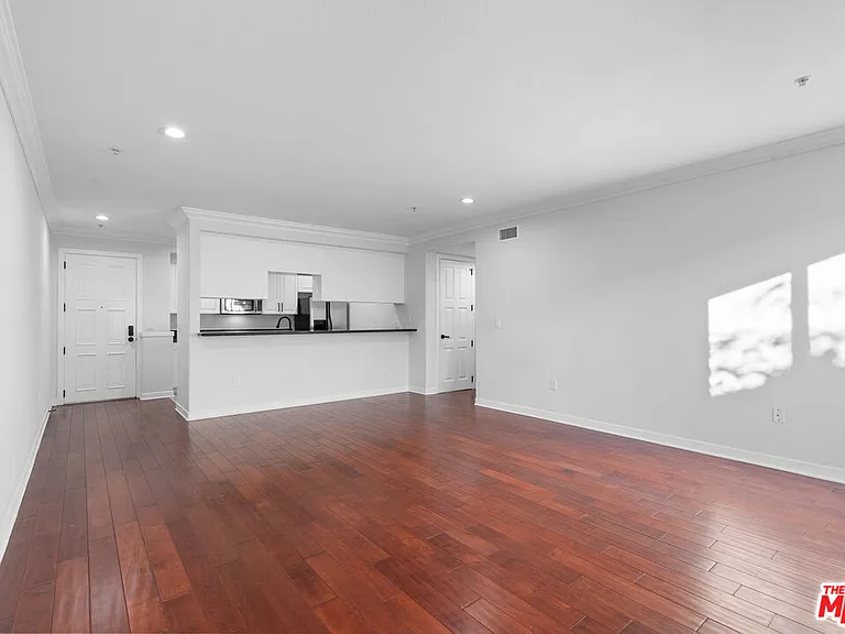 1401 S Saint Andrews Pl #201 — Photo 10