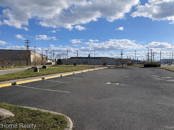 5th image of 20800 Groesbeck Hwy