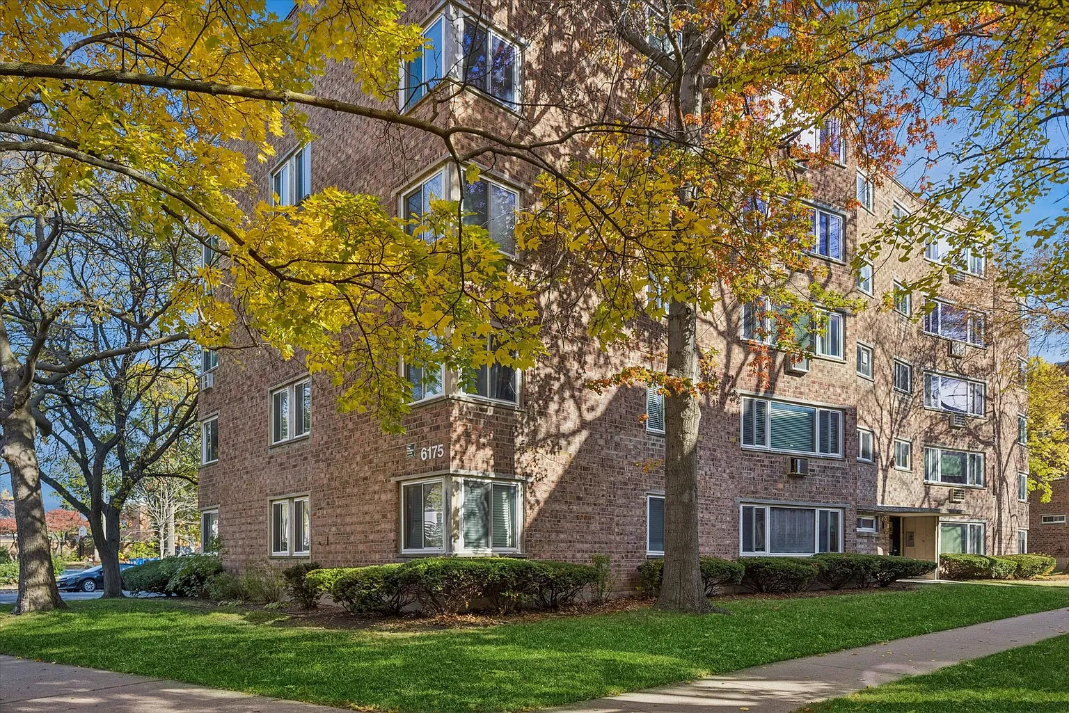 6175 N Wolcott Ave APT 4C photo 1