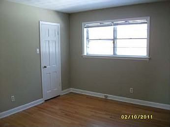2nd image of 1636 Whitman Rd