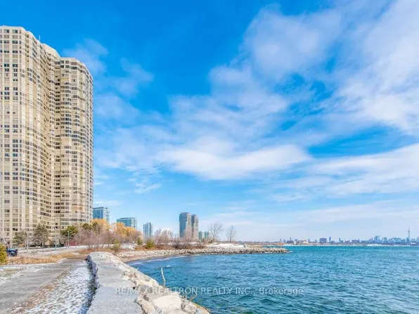 1 Palace Pier Ct #3511, Toronto, ON M8V 3W9