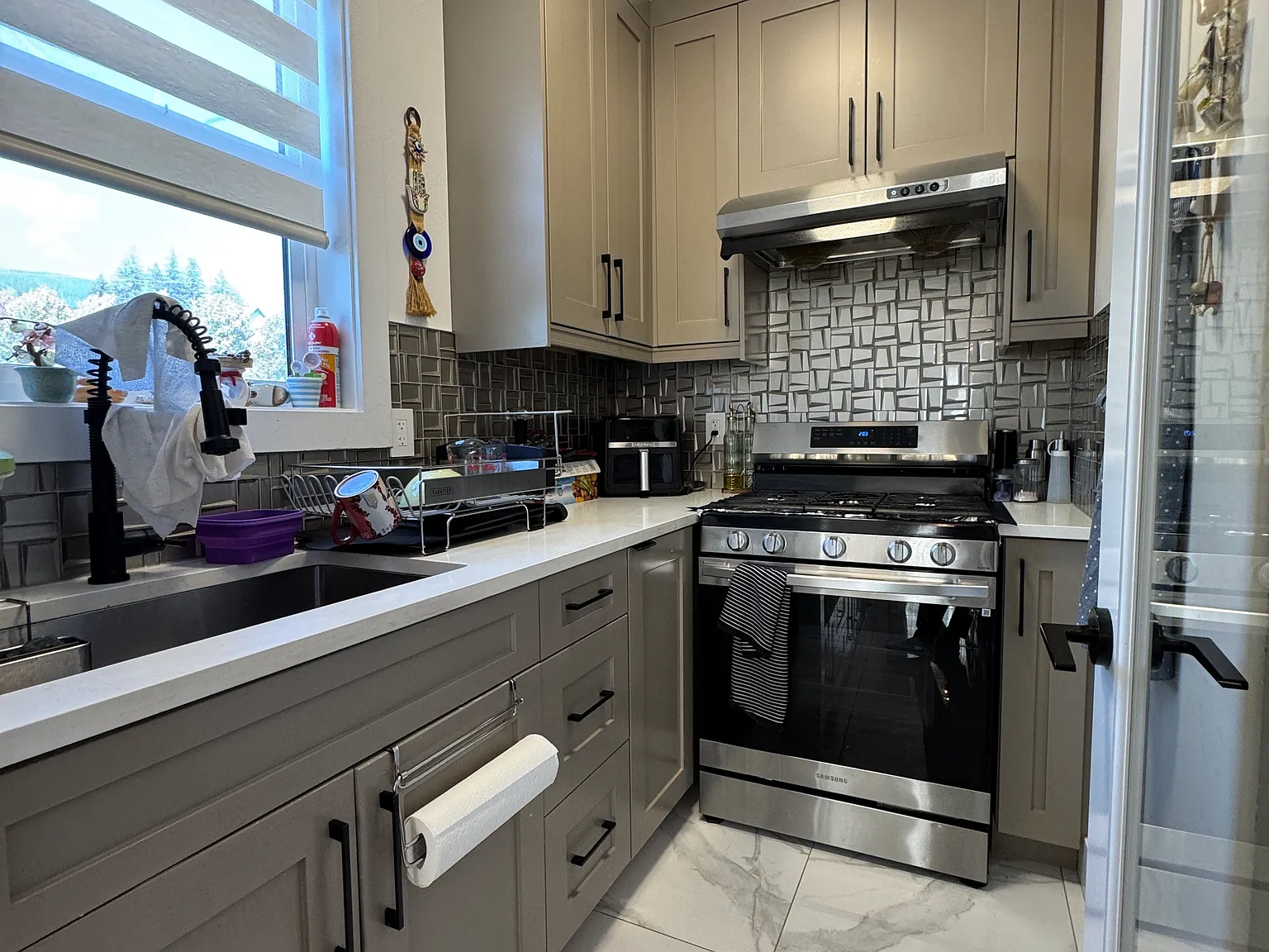 5 bed, 3.5 bath, 2650 sqft, $5,400 — Photo 4
