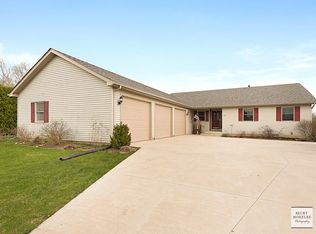 484 E Barberry Cir, Yorkville, IL 60560