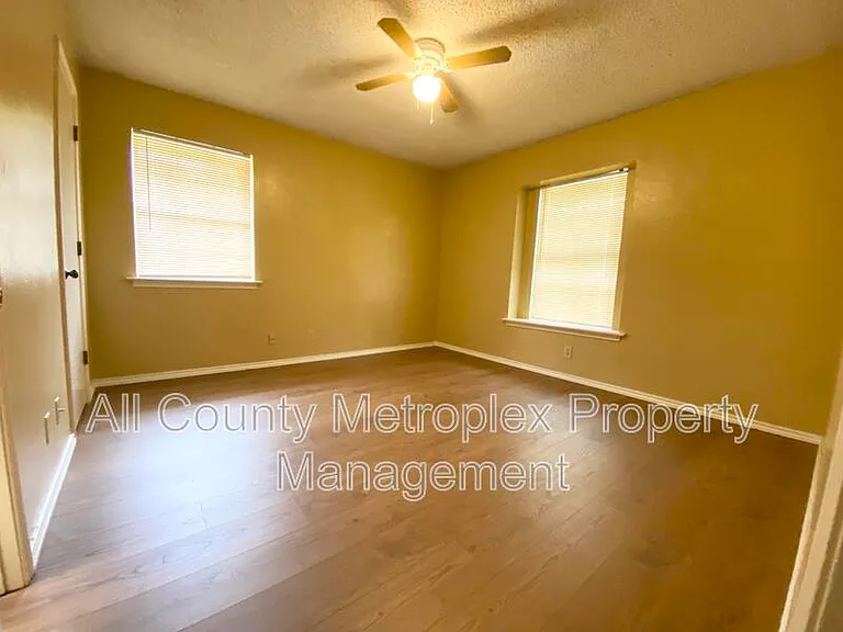 223 Woodcrest Dr — Photo 7