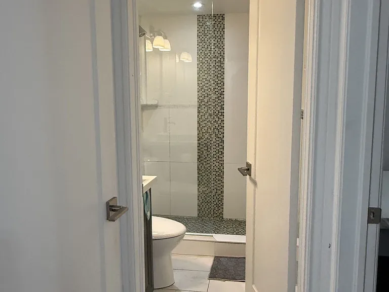 25 Westbourne Ave #BASEMENT — Photo 16
