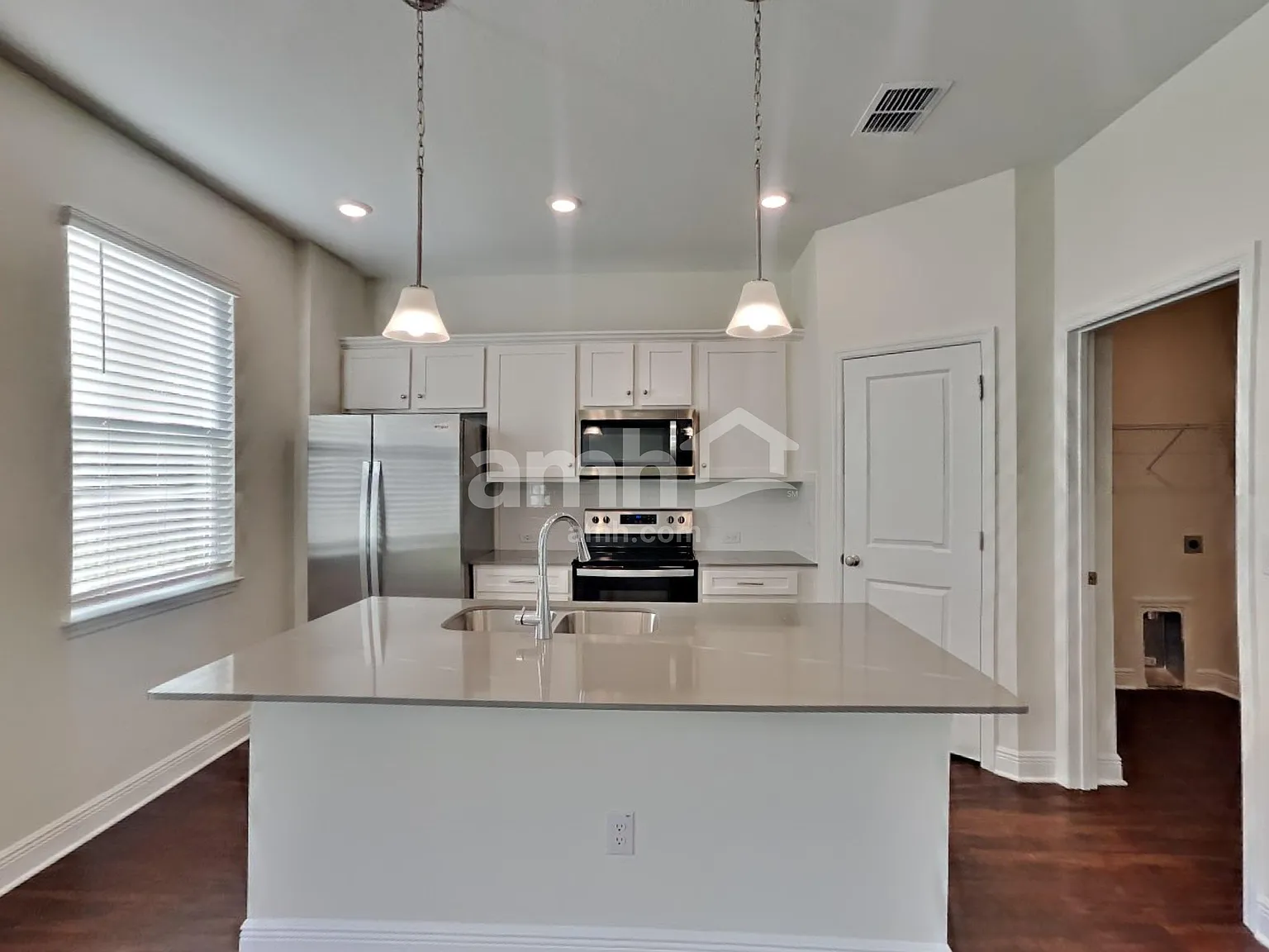 3 bed, 2.5 bath, 1685 sqft, $2,475 — Photo 4