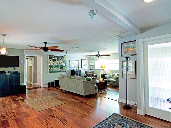 Family Room Pic 5 entrance